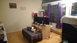 Sofaen ute.. i morgen skal man finne ut hvordan det skal passe inn med stolene 