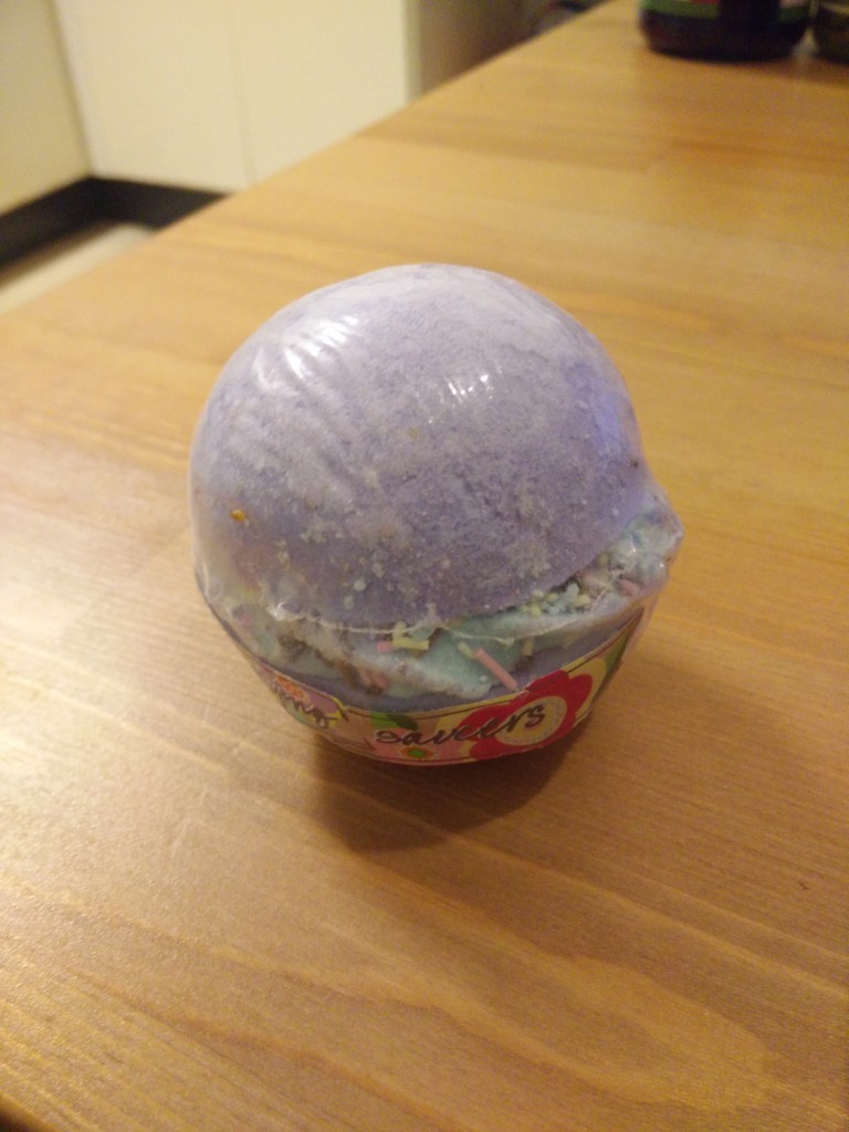 Oi! Vaooo! Snakker om diger badekule? Lurer på om de tæres bort litt og litt eller om de smelter helt i badet? Bare en måte å finne ut :D