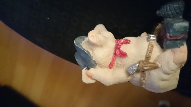 Hmh...lurer på om ikke denne fyren har noen venner i kalenderen noe sted